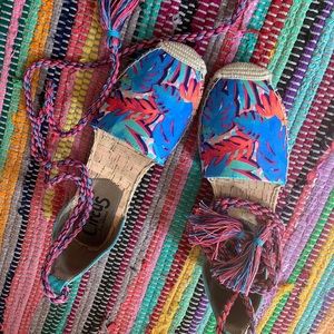 Cute Tropical lace up Shoes!